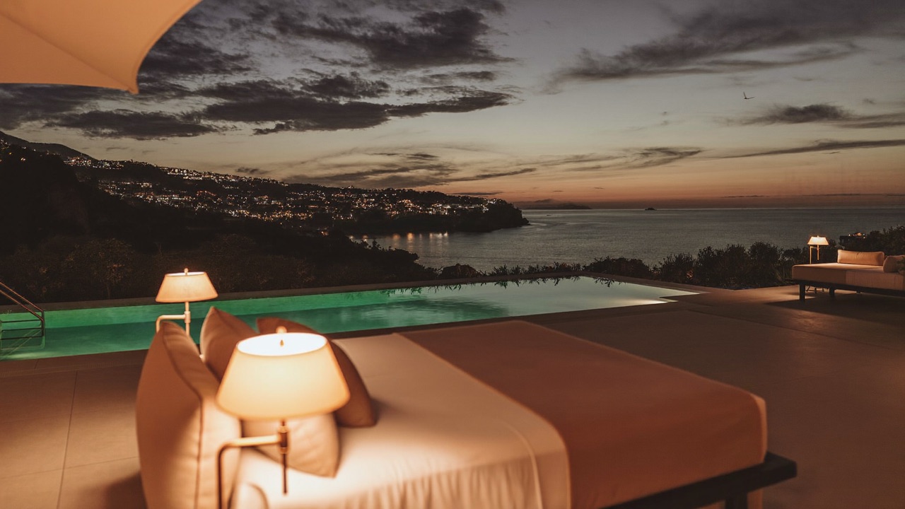 Hotels & Resorts